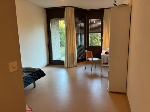 98 Alte Landstrasse photo Bedroom windows and desk