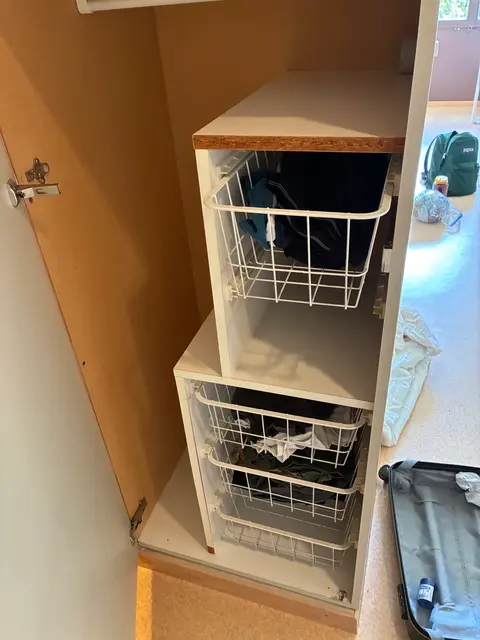 98 Alte Landstrasse photo Bedroom wire basket storage