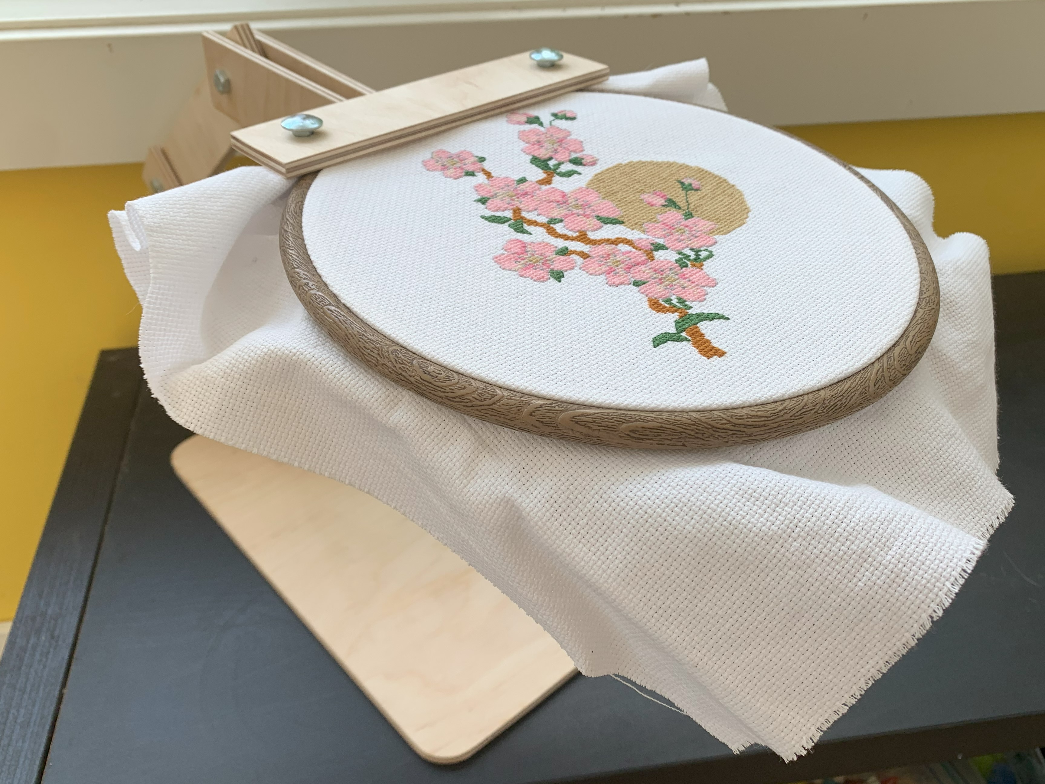 The stand holding a piece